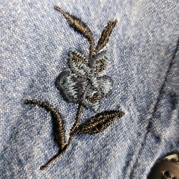 Capacity Women's Denim Blue Jean Black Floral Embroidered Shirt Top Blouse - Picture 4 of 12